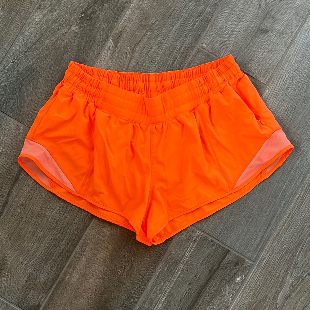 Lululemon Hotty Hot Low-Rise Lined Short 2.5” orange size 10